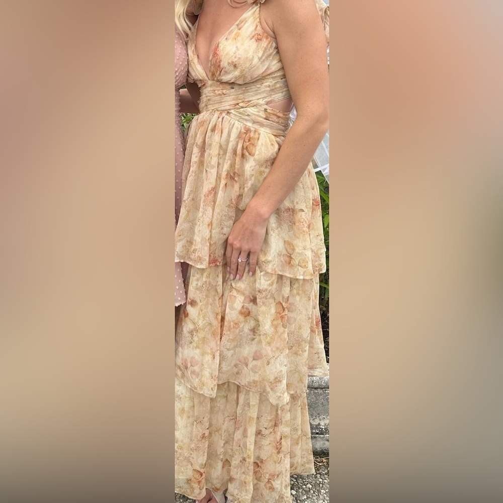 Storia Cream Floral Maxi Dress - Picture 9 of 9